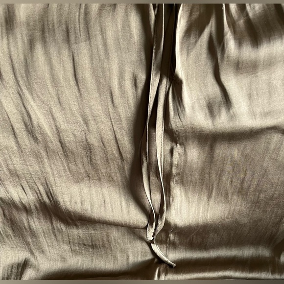 Philosophy Women’s Satin-Feel Long Sleeve Blouse w/Pleating Details; Size XS - Picture 3 of 11